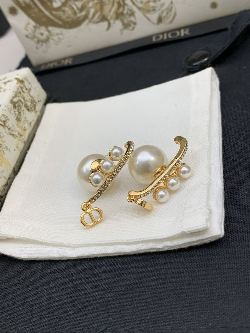 chr1st1an D10r earrings